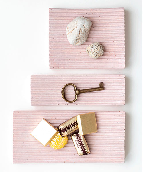 OBAI concrete modern lakáskiegészítő tálkák kulcsoknak, desszerteknek pasztell rózsaszín betonból.
