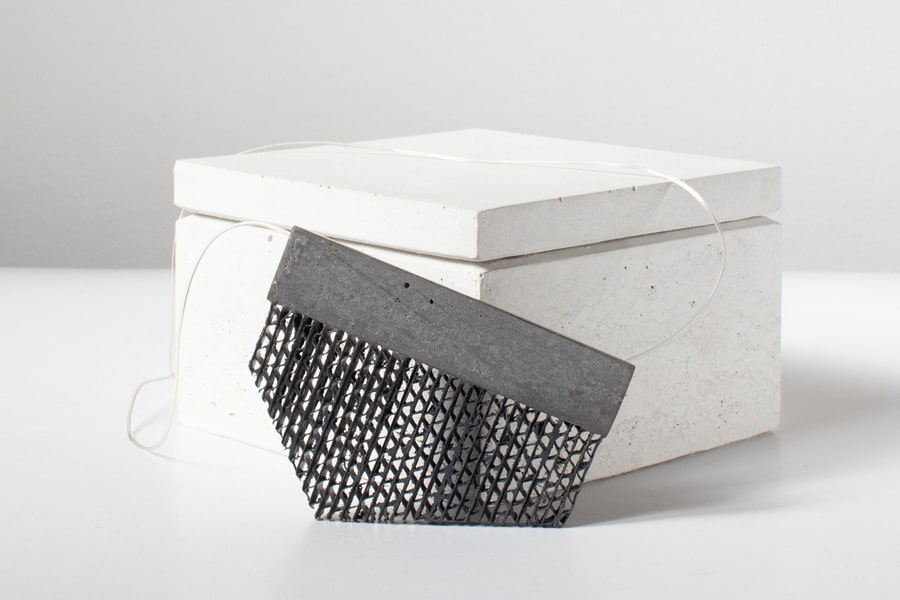 Beton projekt - egyedi design ékszer és beton ékszertartó.
