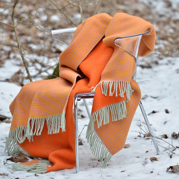 Narancssárga gyapjú takaró kerti széken